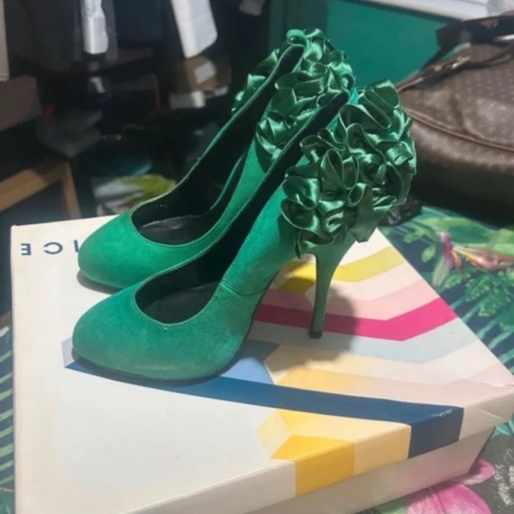 Office Green Ruffled Heels - Picture 2 of 5